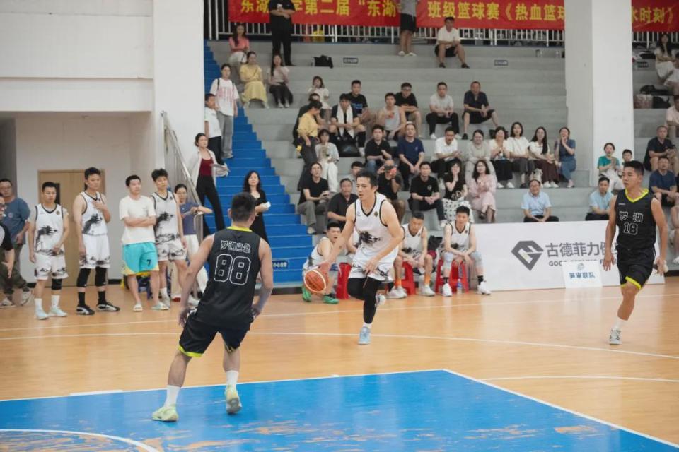 列活动, 东湖中学的